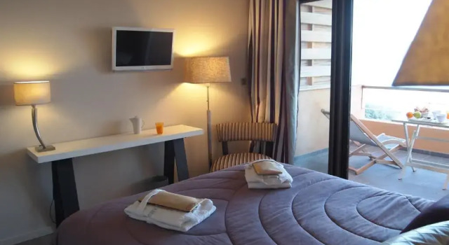 Номер Comfort Hôtel Abbartello