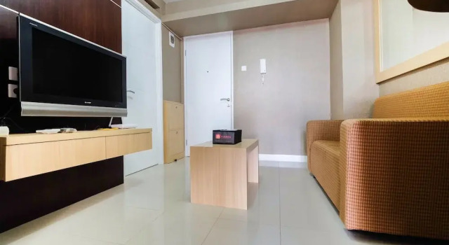 Homely 2 BR Bassura City Apartment By Travelio