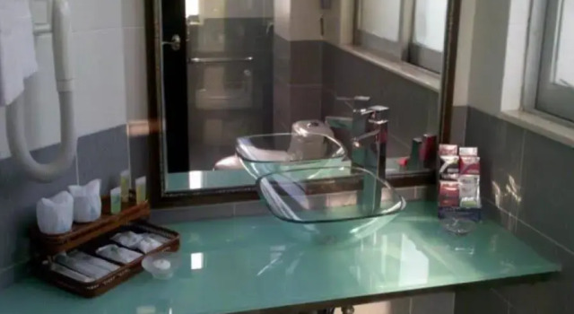 Yingfeng Business Hotel - Zhongshan, Boek Hotel Hotels in Guangdong met parkeren, Parkeren