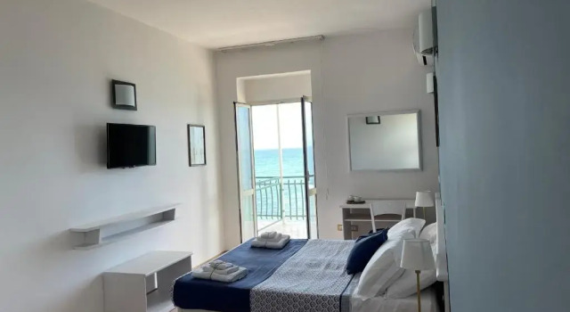 Standard Doppel Zimmer mit Balkon und mit Meerblick Perla Hotel