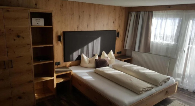 Pension Elisabeth, Забронировать Отель Отели Тироля с парковкой, Парковка