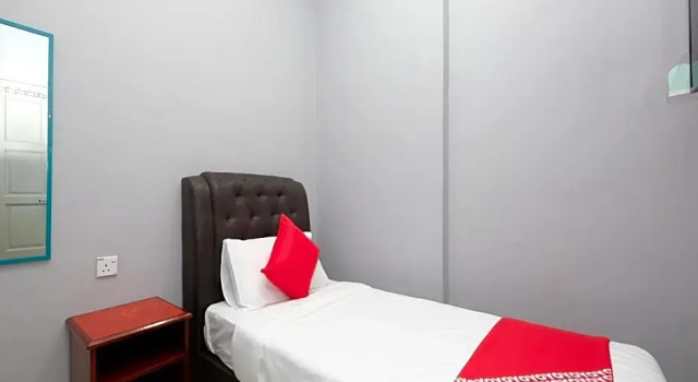 Номер Deluxe OYO 89436 SZA Inn