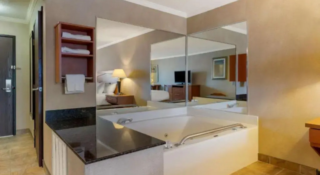 Номер Deluxe Best Western Davison Inn