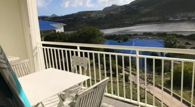 Studio with lake view balcony and wifi at Saint Martin