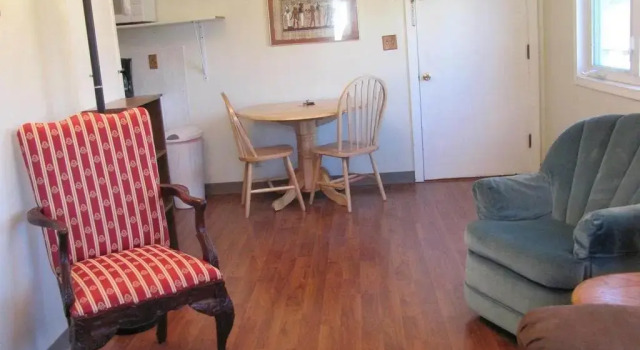 Downtown Log Cabin Hideaway Bed & Breakfast Inn Fairbanks | B&Bs, Rezerwuj Hotel Fairbanks Alaska