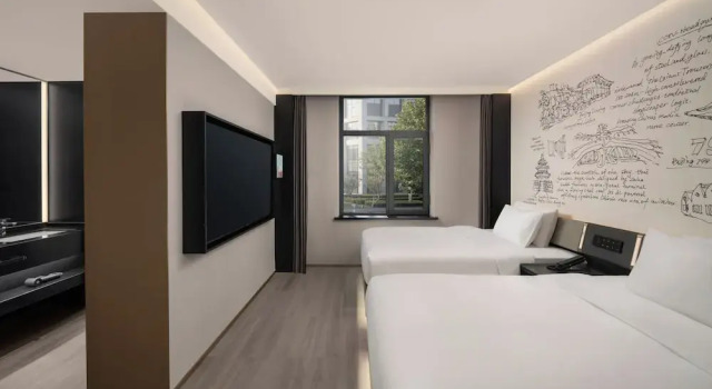 Четырёхместный номер Standard Garner Hotel Beijing 798 Art District by IHG