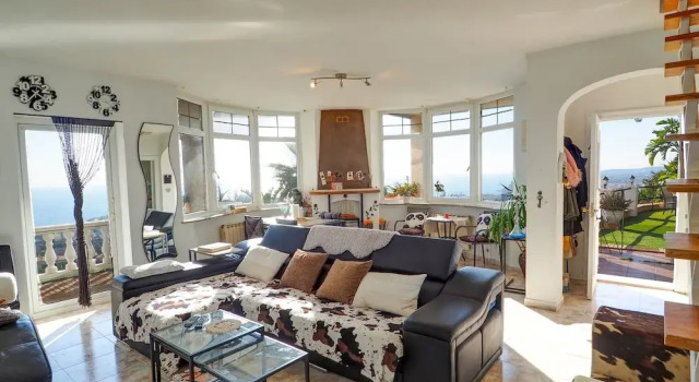 Property with amazing sea view and pool