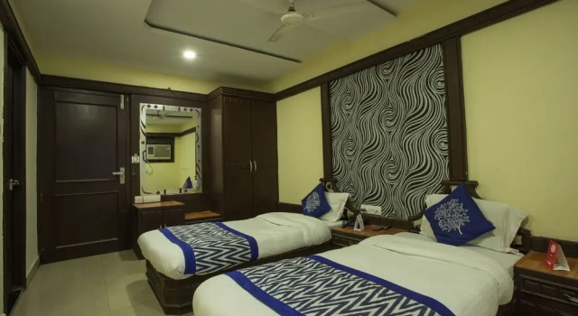 OYO 5738 Hotel Lords Inn
