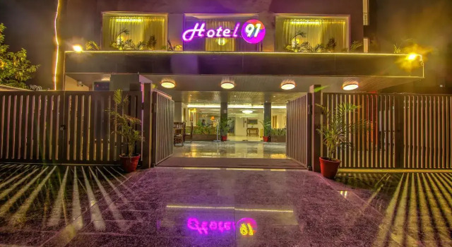Hotel 91 Huda City Centre, Забронировать Отель Отели Гургаон 3 звезды, рядом с Unitech Cyber City, 3*