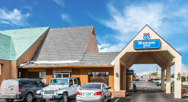 Четырёхместный люкс Rodeway Inn East Albuquerque