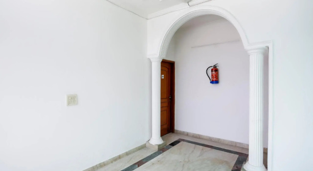 OYO 72287 Hotel Green View, Забронировать Отель Нойда штат Уттар-Прадеш