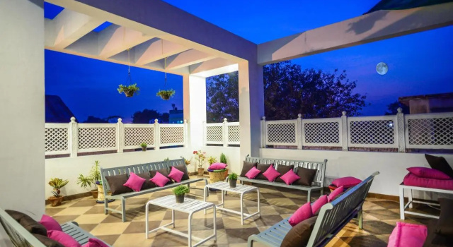 Zostel Jaipur, Забронировать Отель Отели штата Раджастхана с парковкой, Парковка