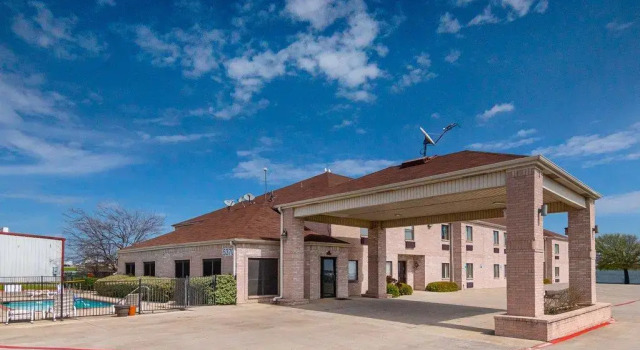 Red Roof Inn Fort Worth – Saginaw, Book Hotel Hoteller i Saginaw med pool, Swimmingpool