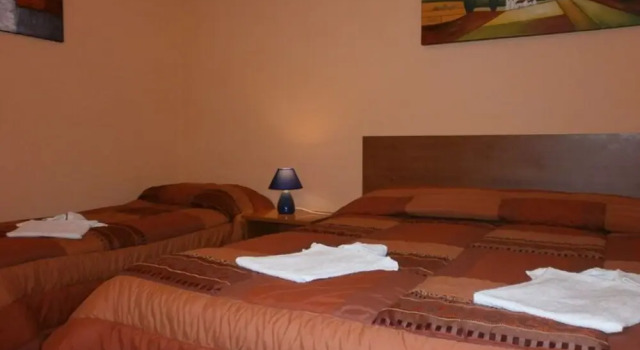 Airport Pisa Rooms - Self Economy, Book Vacation Home Hotels in Pisa with Parking, Parking