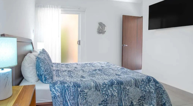 Private Pool & Tropical Style, Minutes From the Beach, Забронировать Отель Отели в центре Хако, в центре, Парковка