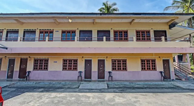 OYO 90278 Redzwan's Beach Resort