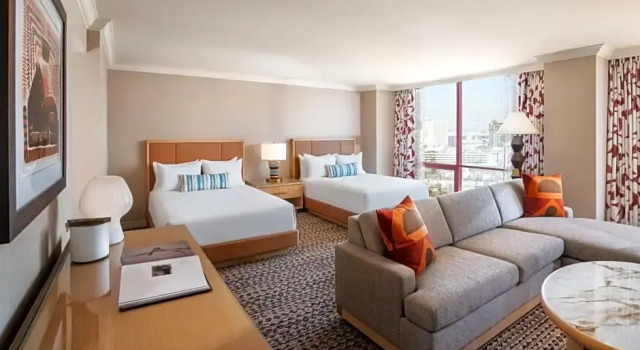 Четырёхместный номер Deluxe с видом на Лас-Вегас-Стрип Rio Hotel & Casino, a Destination by Hyatt Hotel