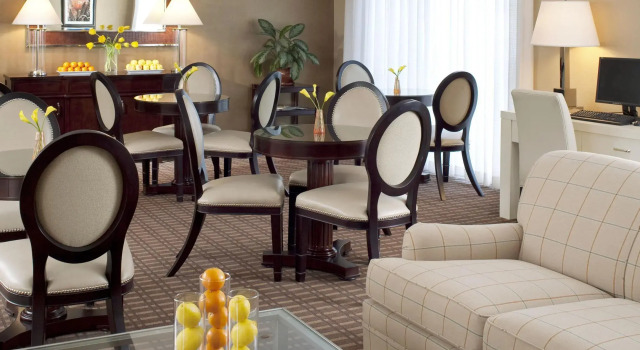 Четырёхместный номер Standard Sheraton Tucson Hotel & Suites