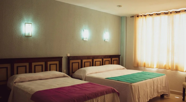 Полулюкс HOTEL DE LA PEÑA INN