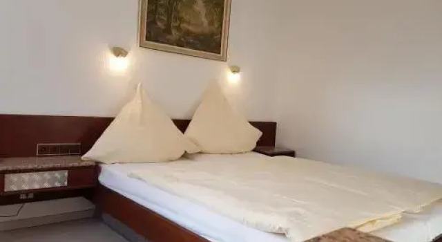 Café-Hotel Gutshof, Забронировать Отель Нойнкирхен земля Саар