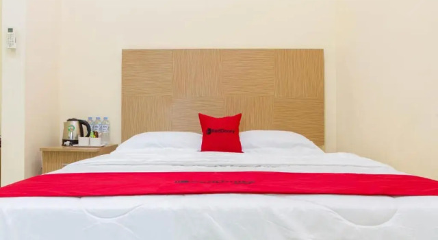 Junior suite RedDoorz @ Pataruman Garut