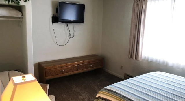 Bristlecone Motel, Book Motel Ely 
