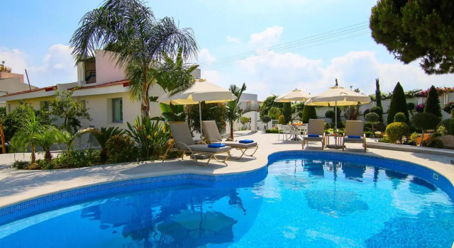 Phaedrus Living: Luxury Villa Ellison