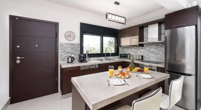 Вилла с 3 комнатами Ixia Pool Villa with sea view roof top