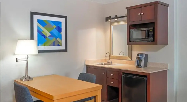 Двухместный люкс c 1 комнатой Holiday Inn Express & Suites Wheat Ridge-Denver West by IHG