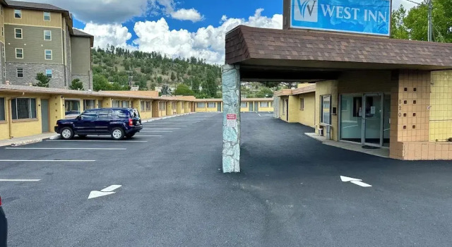 West Inn NAU - Downtown Flagstaff, Забронировать Отель Флагстафф Гранд-Каньон, рядом с Greater Flagstaff Chamber of Commerce
