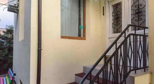 Коттедж с 6 комнатами Central House for up to 20 Guests Entire Place
