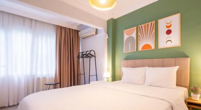 Home With Private Garden Close to Osmanbey Metro, Boek Hotel Sisli 