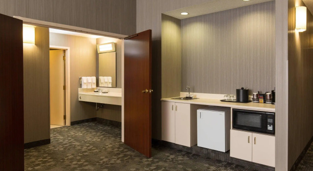 Двухместный люкс с 2 комнатами Courtyard Kansas City East/Blue Springs