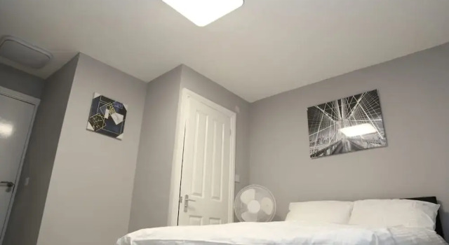Room in House - A A Guest Room8, Забронировать Гостевой дом Отели Большого Лондона с парковкой, Парковка