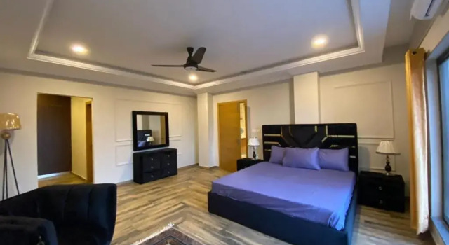 Люкс *Designer’s Luxurious 1BHK at Top Location of Twin Cities