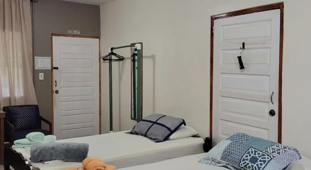 Трёхместный номер Standard Цокольный этаж c 1 комнатой с балконом Hacienda Tropical Guest House