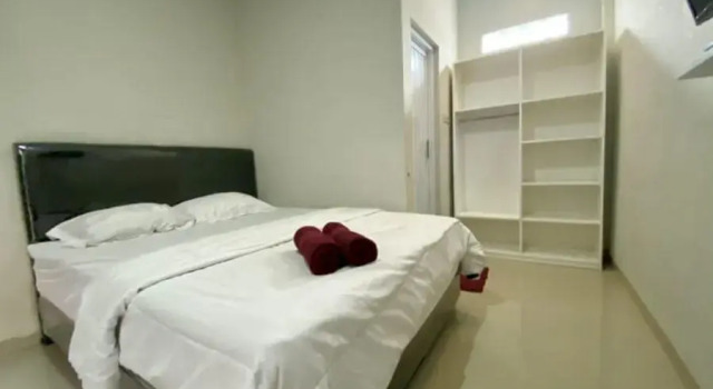 RedDoorz at Berlian Homestay Malioboro Yogyakarta, Забронировать Отель Недорогие отели Нгабеин, недорого