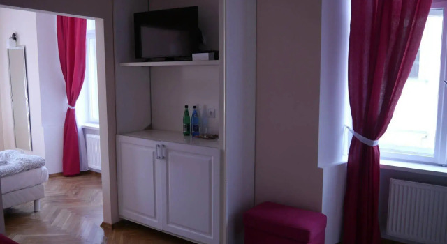 Residence B&B La Fontaine Aparthotel, Забронировать Отель «постель и завтрак» Старый город Краков, рядом с Церковь Святого Идзи