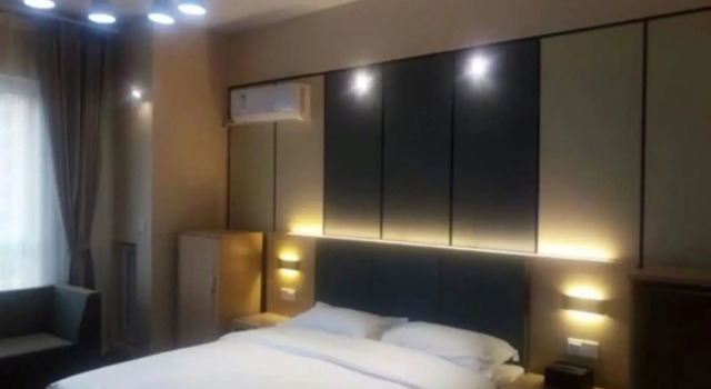 Vienna Hotel (Chengyang Wanxianghui Store), Забронировать Отель Чэнъян 