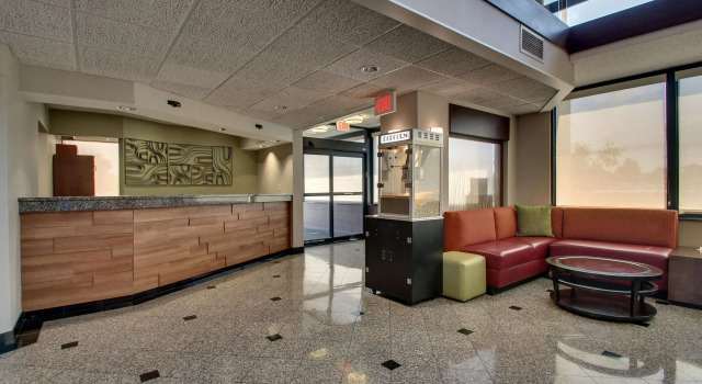 Drury Inn & Suites Evansville East, Забронировать Отель Эвансвилл Индиана