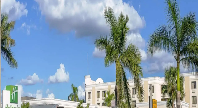 Holiday Inn - Fort Myers - Downtown Area by IHG, Забронировать Отель Форт-Майерс Fort Myers Area, рядом с Imaginarium Hands-On Museum &amp; Aquarium‎