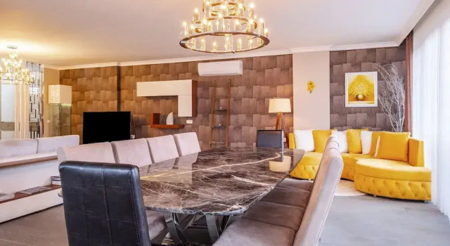 Amazing Residence Flat Near Trump Mall