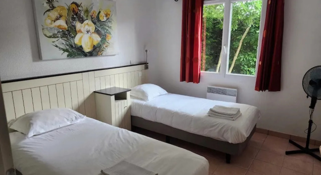 Коттедж Luxury Spacious villa with garden and pool