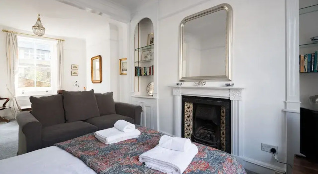 Коттедж с 2 комнатами At Home in Chelsea