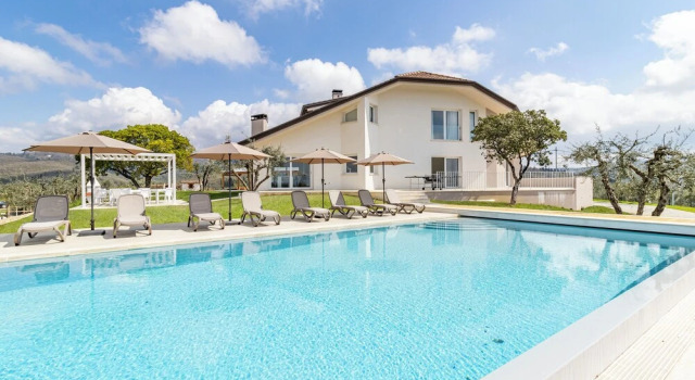 Семейная вилла Villa Chimera White 16 with Pool & Gym
