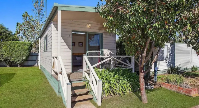 Superior Suite 1 Schlafzimmer mit Balkon Hamilton Caravan Park