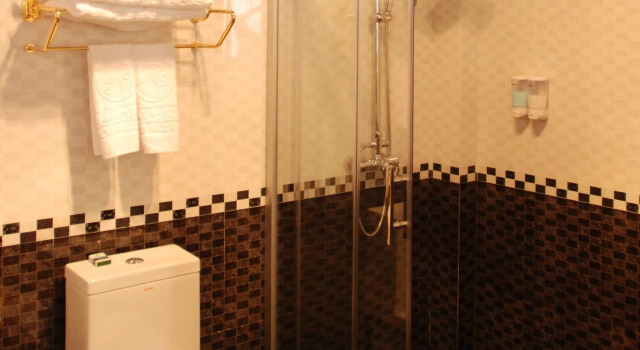Yifeicui Villa Hotel - Tengchong, Book Hotel Tengchong Yunnan