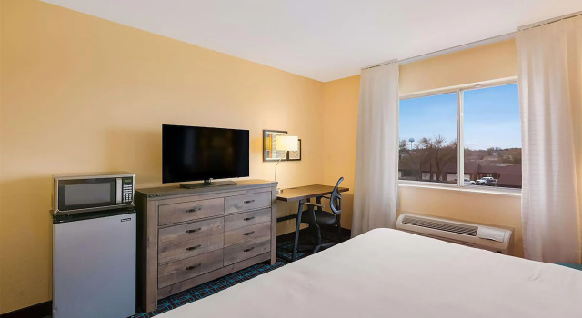 AmericInn by Wyndham Minot