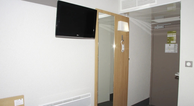 Трёхместный номер Standard Hôtel Inn Design Vierzon
