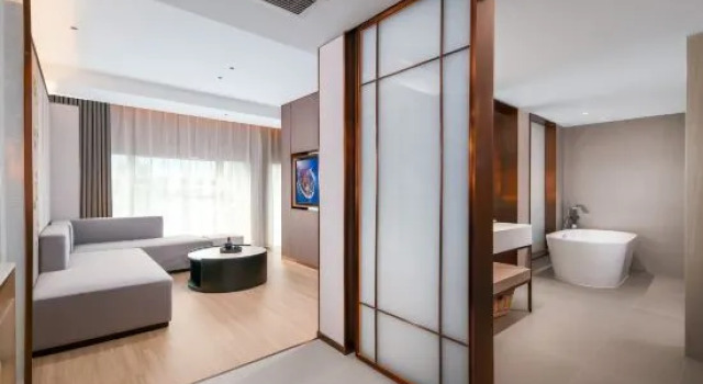 Люкс Deluxe Lavande Hotels Shenzhen Longgang Dayun Center Jixiang Metro Station